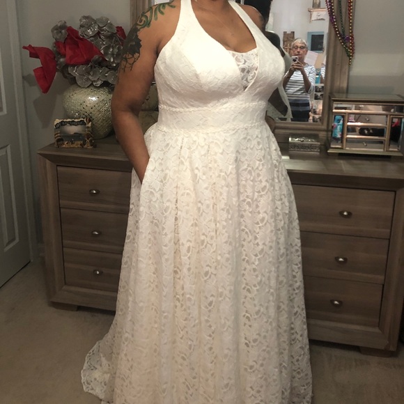 David’s Bridal “Galina” Wedding Dress - Picture 4 of 13